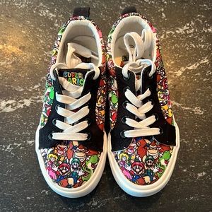 Super Mario Brothers Low sneakers, EUC!